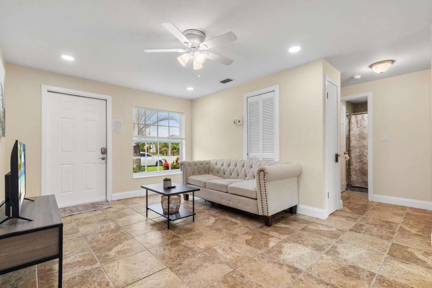 Private In West Palm - Close To Beaches Homestay
