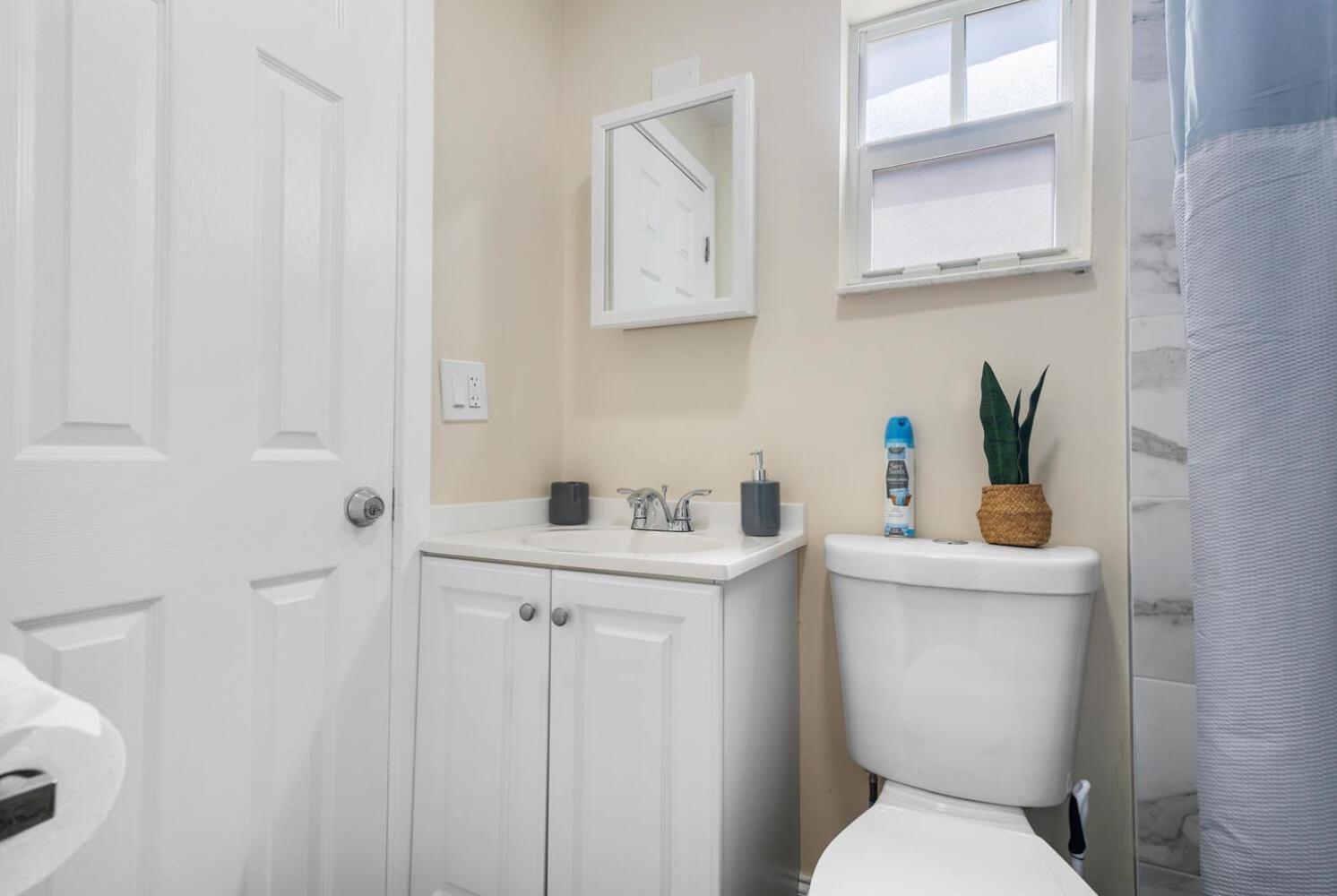 Private In West Palm - Close To Beaches Homestay *